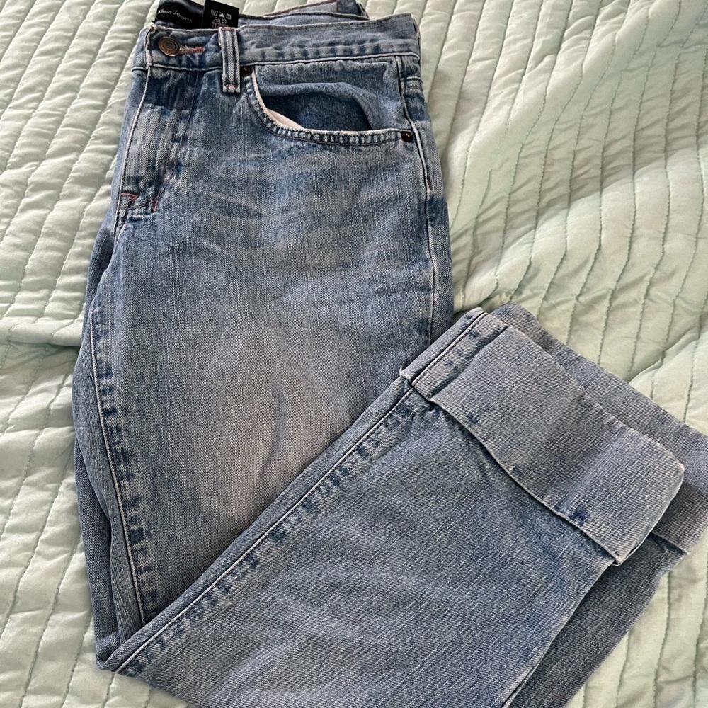 Low-rise Capri Jeans
